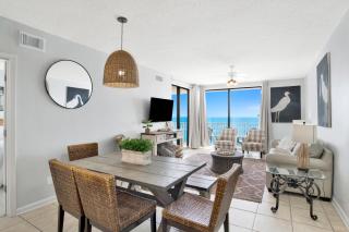 NEW VIEWS Beachfront Balcony, Spacious, Pool, Washer Dryer - 8