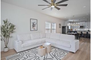 Enjoy 4BR3BA Comfort Convenience Near Downtown - 2