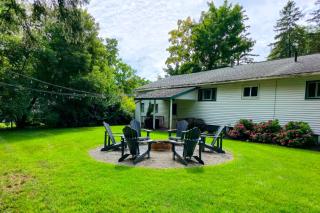 Ultra Comfy, Spotless & Spacious, Private Home in Boyne, Dogs Ok, Walk to Town - 7
