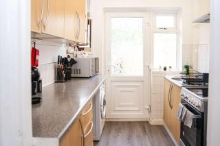 Bright 3-Bedroom Home Near Coventry Station, Sleeps 7 - 6