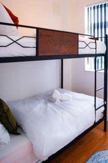 Bright 3-Bedroom Home Near Coventry Station, Sleeps 7 - 7