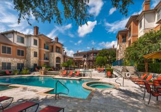 South Congress Austin Modern 2BR with Pool, Hot Tub, Convenient to Nightlife - 9