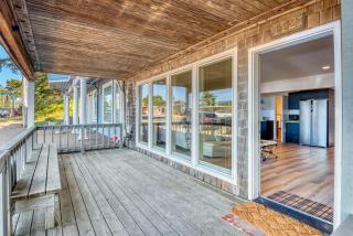 Bay Suites Studio A Modern Coastal Escape in the Heart of Depoe Bay - 4