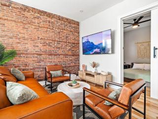 Stunning Boho Apt in Ohio City - 7