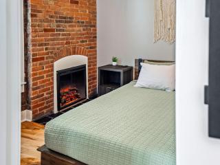 Stunning Boho Apt in Ohio City - 6