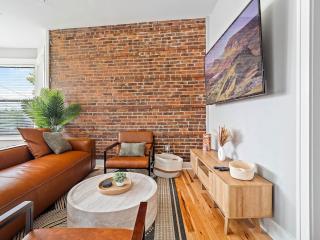 Stunning Boho Apt in Ohio City - 4