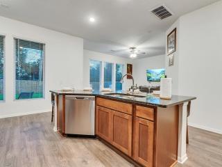5BR Luxury Sleeps 10 Lake Jackson - 5