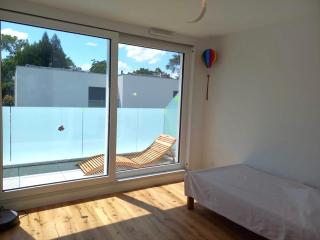 Modern house with private garden - 5