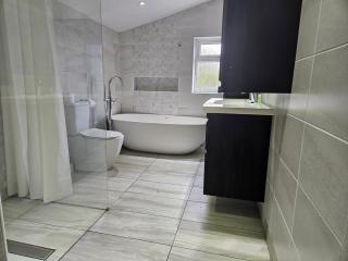 Bright 3BD House Near East Croydon Station - 8