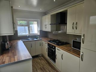 Bright 3BD House Near East Croydon Station - 7