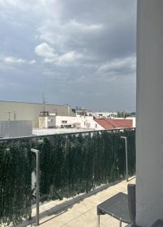 Affordable Top floor 2BR nightlife location in Center and yet Quite Sleep - 4