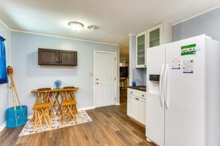 6 Mi to Dtwn Pensacola Family-Friendly Gem! - 1