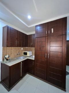 Budget-Friendly Stay in Bahria Town Phase 7 - 5