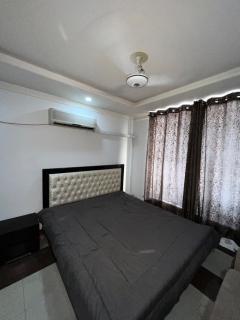 Budget-Friendly Stay in Bahria Town Phase 7 - 3