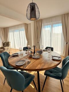 Luxury Apartment 4 bedrooms Self check in out - 9