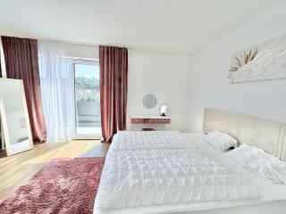 Luxury Apartment 4 bedrooms Self check in out - 4