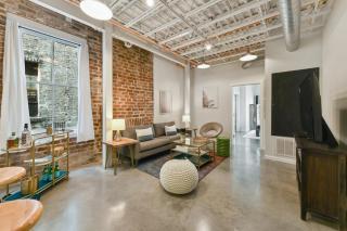 Warehouse District Intimate One Bedroom - 9