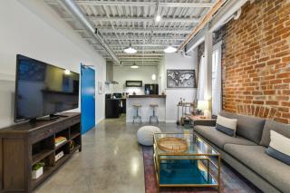 Warehouse District Intimate One Bedroom - 8