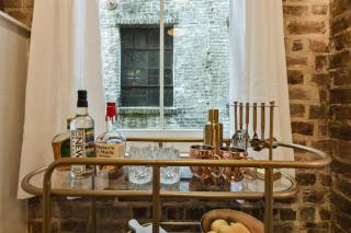 Warehouse District Intimate One Bedroom - 4