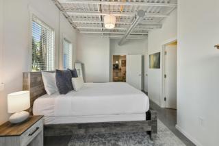 Warehouse District Intimate One Bedroom - 2