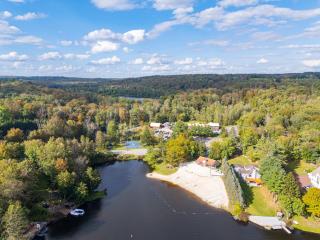 Pocono's Resort - Fire Pit Jacuzzi Winter Sports Amenities - 6