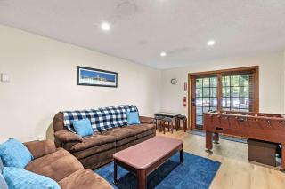 Pocono's Resort - Fire Pit Jacuzzi Winter Sports Amenities - 3