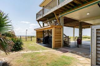 Beachfront with Fire Pit, Gourmet Kitchen and Views - 4