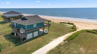 Beachfront with Fire Pit, Gourmet Kitchen and Views - 7