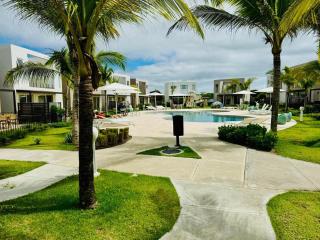 Elegant Poolside Two BR Beach Villa - 2