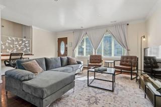 Group Chic - 25 Mins to NYC - FREE Parking - Washer & Dryer - 6