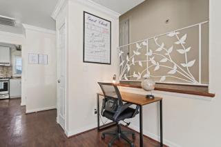 Group Chic - 25 Mins to NYC - FREE Parking - Washer & Dryer - 4