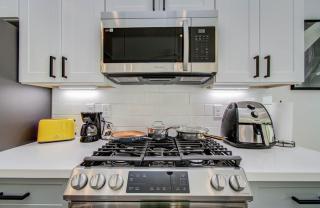 Modern getaway near downtown and airport - 4