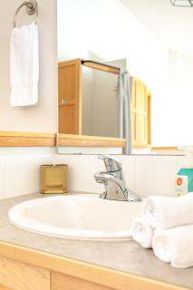 Downtown Delight - Penthouse with Shared Rooftop Hot Tub - 9