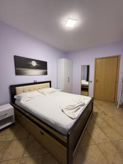 Xhenis Apartament's - 6