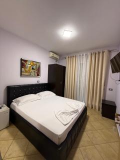 Xhenis Apartament's - 0
