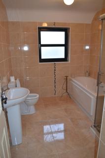 Spacious Apartment Killorglin Town Centre - Sleeps 16 - 8