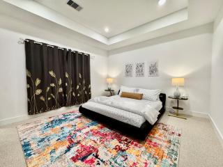 Quiet stylish home close to downtown and airport - 2