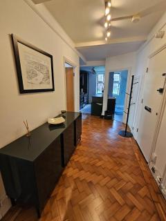 Bright & Modern 2 Bed Flat in South London - 9