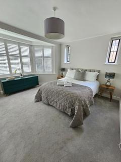 Bright & Modern 2 Bed Flat in South London - 6