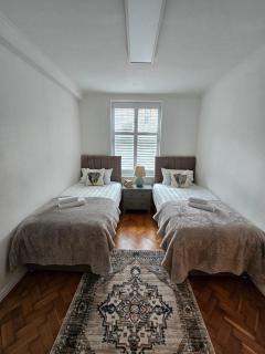 Bright & Modern 2 Bed Flat near Central London - 1