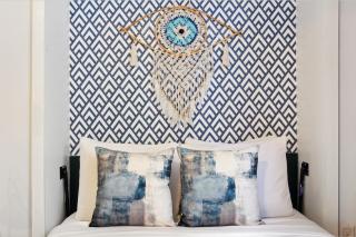 Warehouse District Lovely One Bedroom and Den - 2