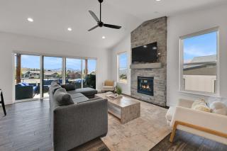 Family Home in Eden w Hot Tub and Gym - 5