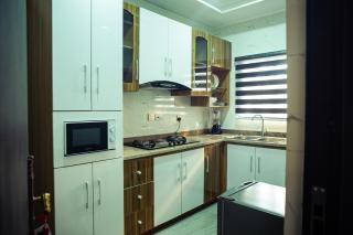 U I Luxury Apartment - 4