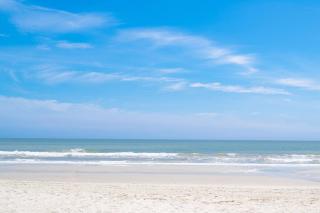 Coastal comfort with your own heated pool - NMB - 9