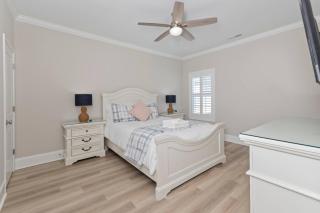 Coastal comfort with your own heated pool - NMB - 5