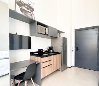 Consolacao com Luxo e Vista- Pé Direito Duplo - Prox Metro - Vista livre - 16andar - Por do Sol - Academia - Coworking - Cinema -Rooftop - Mercadinho 24hrs - Internet 500mb - 7