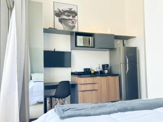 Consolacao com Luxo e Vista- Pé Direito Duplo - Prox Metro - Vista livre - 16andar - Por do Sol - Academia - Coworking - Cinema -Rooftop - Mercadinho 24hrs - Internet 500mb - 2