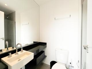 Consolacao com Luxo e Vista- Pé Direito Duplo - Prox Metro - Vista livre - 16andar - Por do Sol - Academia - Coworking - Cinema -Rooftop - Mercadinho 24hrs - Internet 500mb - 6