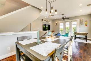 Game Night Ready! Trendy Nickel Home in Houston - 3