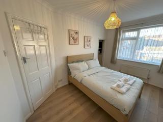 2-Bed Flat in Northwood Hills - Free Parking - 6